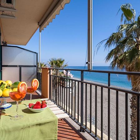 דירות לטויאני Loft Balcone Sul Mare מראה חיצוני תמונה