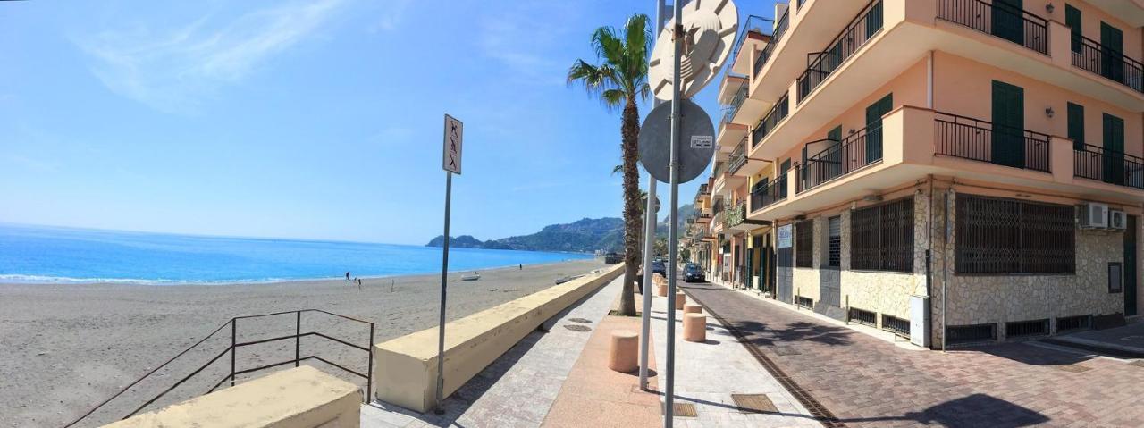 דירות לטויאני Loft Balcone Sul Mare מראה חיצוני תמונה