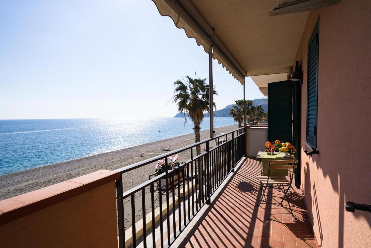 דירות לטויאני Loft Balcone Sul Mare מראה חיצוני תמונה