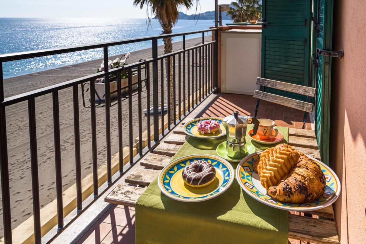 דירות לטויאני Loft Balcone Sul Mare מראה חיצוני תמונה